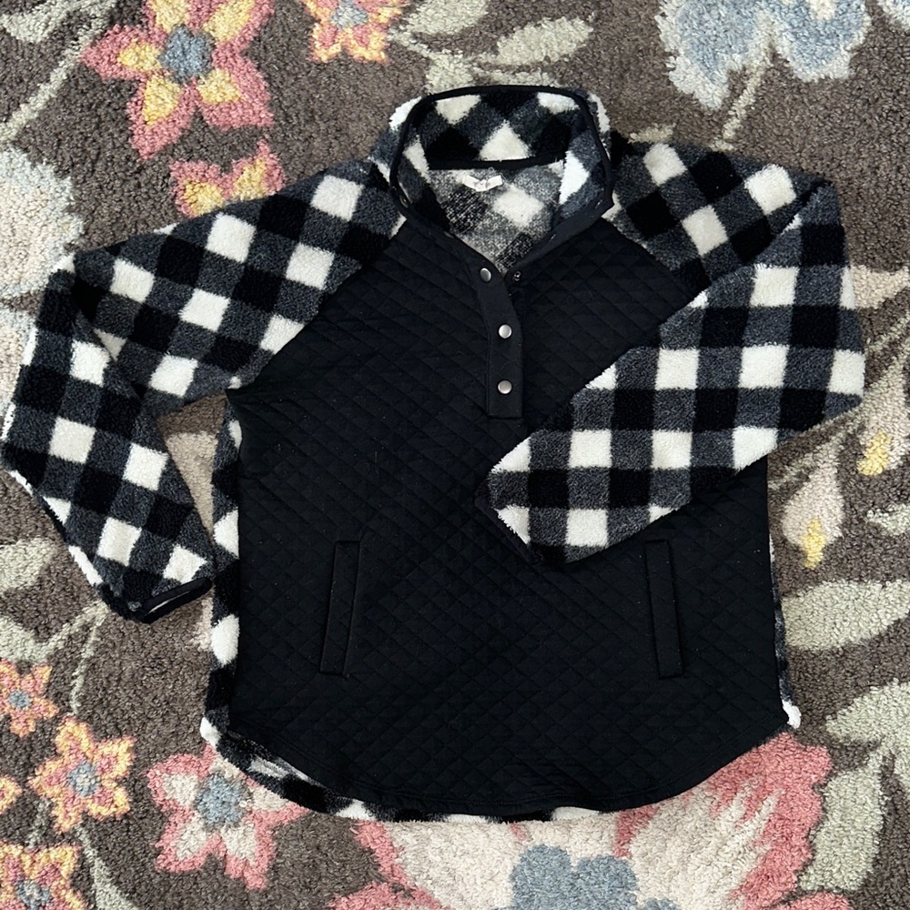 Maurices Black and White Cozy Fleece with Pockets
